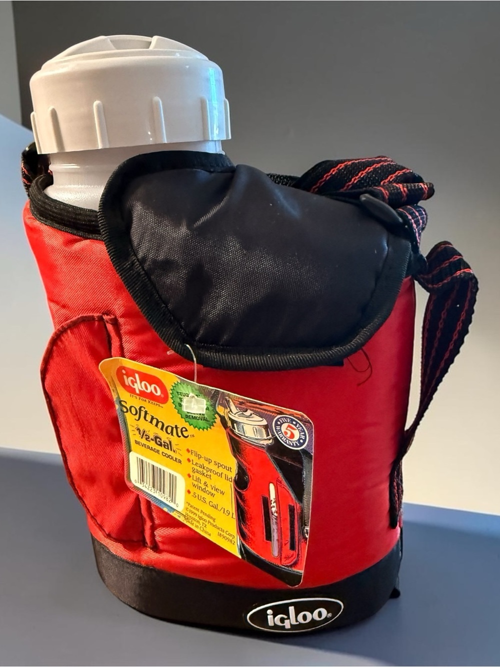 Vintage Igloo Red and Black Softmate Insulated Beverage Tote NWT 1/2 Gallon